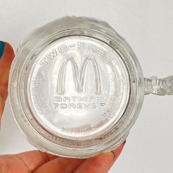 Two-Face Batman Forever McDonalds Collectible Clear Embossed Glass Mug 1995 - Picture 6 of 9